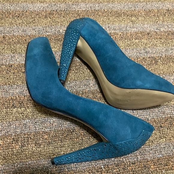 Absolutely Amazing Teal Suede Heels! - Picture 3 of 5